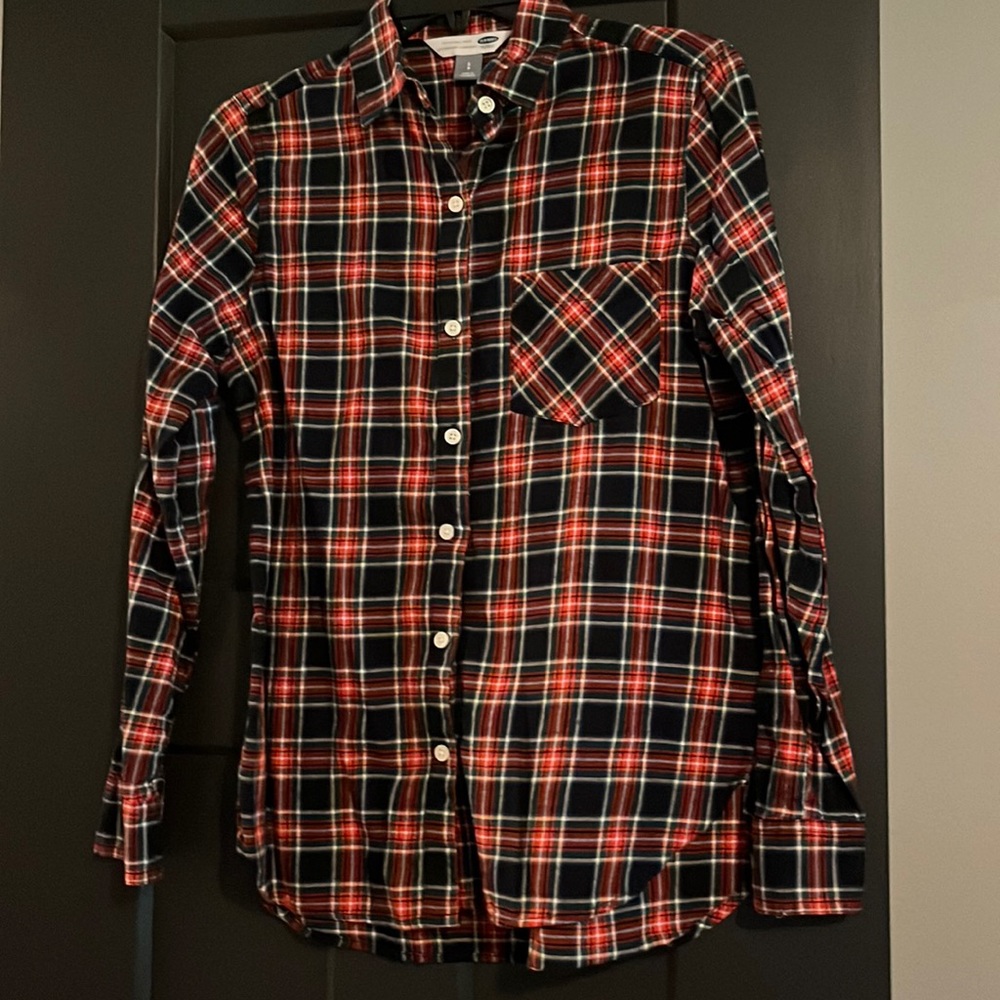 Old Navy plaid button down. Not flannel..
